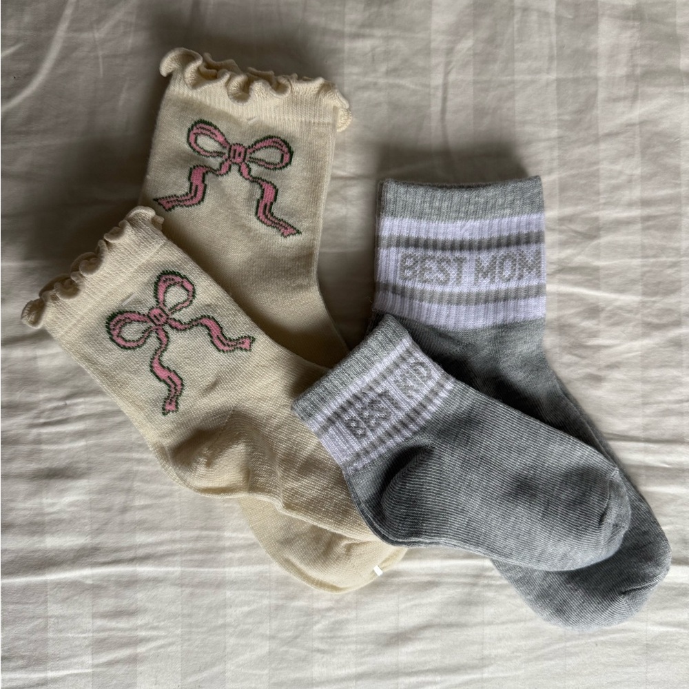 Cute Bow and Best Mom Socks Set